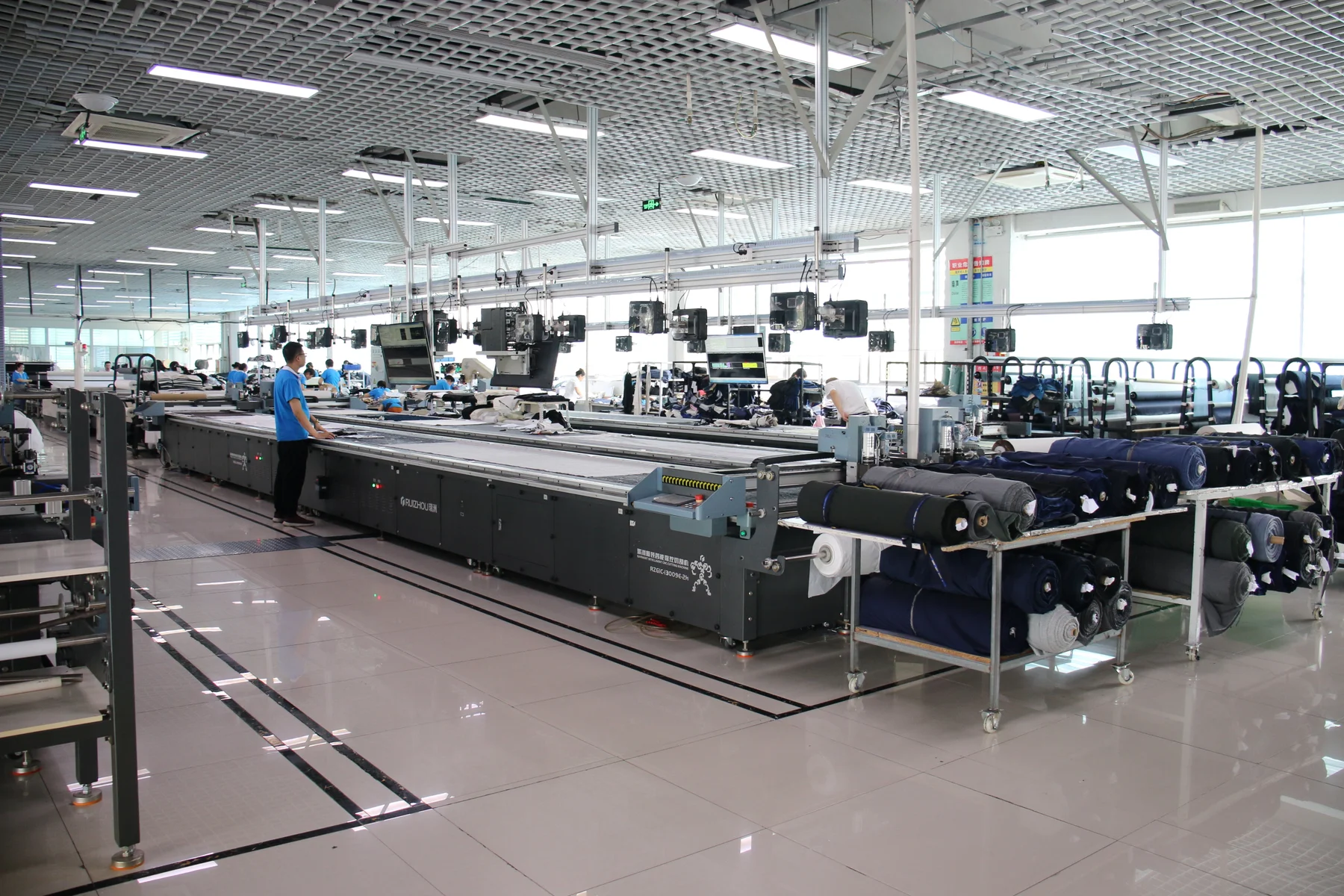 Aoshi cutting equipment and fabric preparation